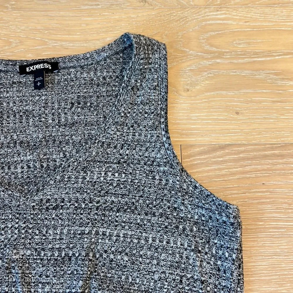 Express Gray Knit Tank Top Deep V Tie Waist Casual Top Sweater Shirt Size Small - Picture 4 of 7